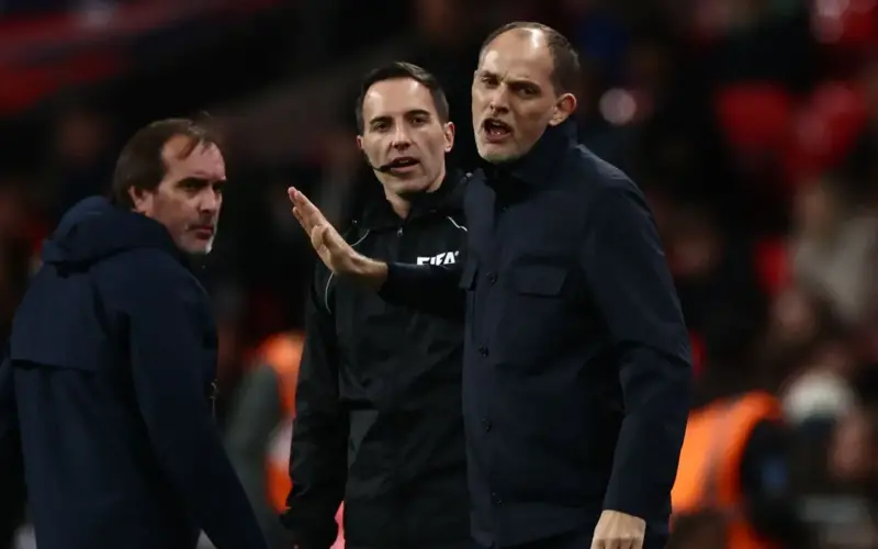 توماس توخيل يرد على صيحات استهجان جماهير إنجلترا ضد بن وايت